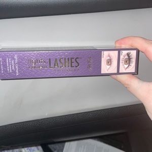Tart lights camera lashes